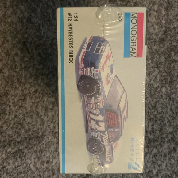 Monogram 2431 #12 Raybestos Buick 1/24 1991 Issue NASCAR - Picture 3 of 4
